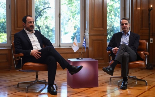 Mitsotakis and Christodoulides discuss Cyprus issue, EU defense investment