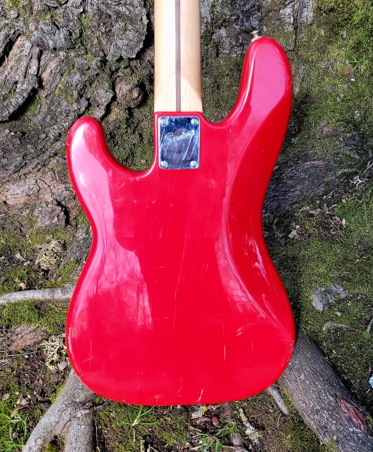 4 string Fender Squier Affinity bass back of body in candy apple red